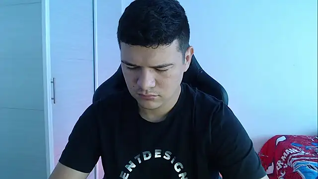 Snapshot of Plug_Control chatting on 09/09/25, 01:43 Plug Control online show from 09/09/25, 01:43