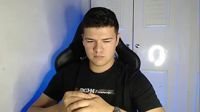 Snapshot of Plug_Control chatting on 09/12/25, 04:45 Plug Control online show from 09/12/25, 04:45