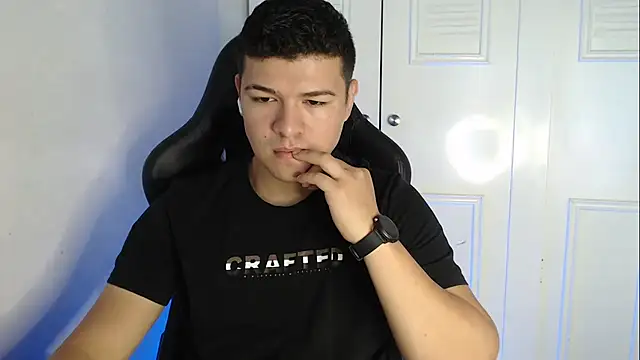 Snapshot of Plug_Control chatting on 09/12/25, 04:51 Plug Control online show from 09/12/25, 04:51