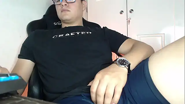 Snapshot of Plug_Control chatting on 09/18/25, 03:30 Plug Control online show from 09/18/25, 03:30