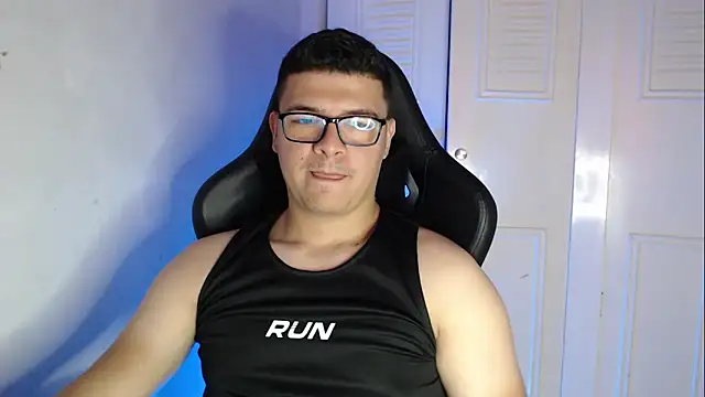 Snapshot of Plug_Control chatting on 09/24/25, 04:21 Plug Control online show from 09/24/25, 04:21