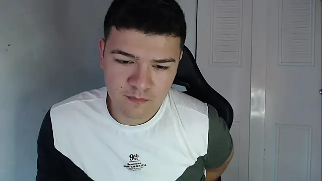 Snapshot of Plug_Control chatting on 09/28/25, 03:50 Plug Control online show from 09/28/25, 03:50