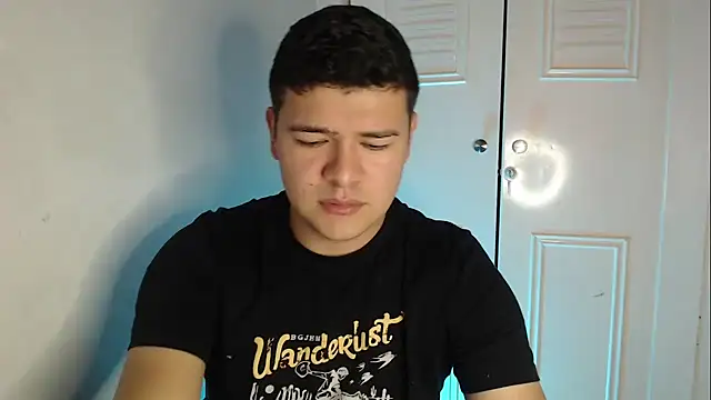 Snapshot of Plug_Control chatting on 10/10/25, 03:33 Plug Control online show from 10/10/25, 03:33