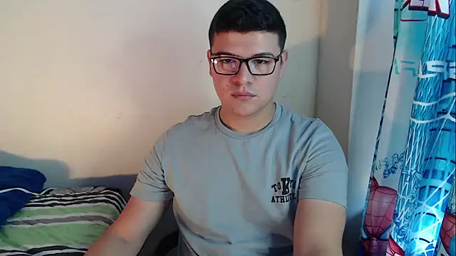 Snapshot of Plug_Control chatting on 10/24/25, 04:03 Plug Control online show from 10/24/25, 04:03