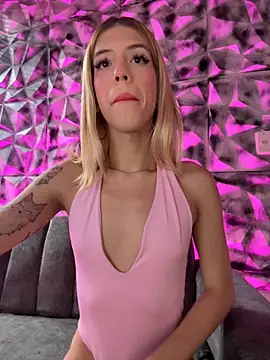 Snapshot of Courtney_gonet chatting on 11/20/25, 01:44 Courtney gonet online show from 11/20/25, 01:44