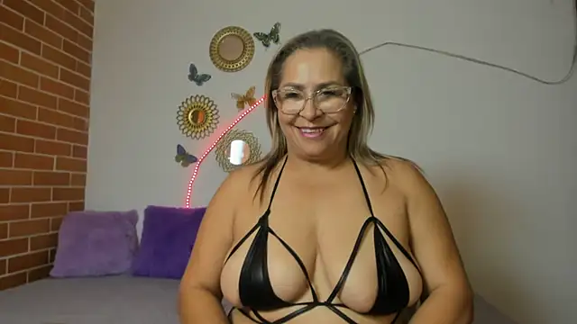 maja hills online show from 01/11/25, 08:21