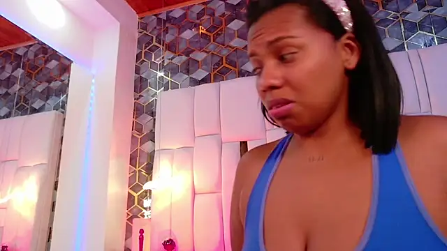 lia mariana online show from 10/12/25, 09:47