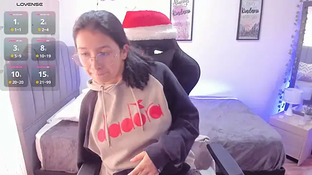 Amy joones online show from 12/17/24, 01:49