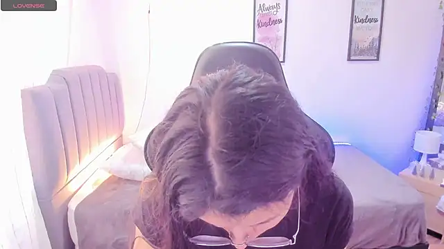 Amy joones online show from 01/04/25, 01:53
