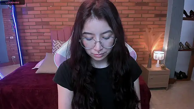Amy joones online show from 06/10/26, 11:42