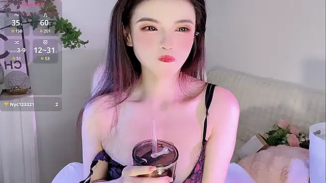 --xixi-- online show from 02/04/25, 07:22