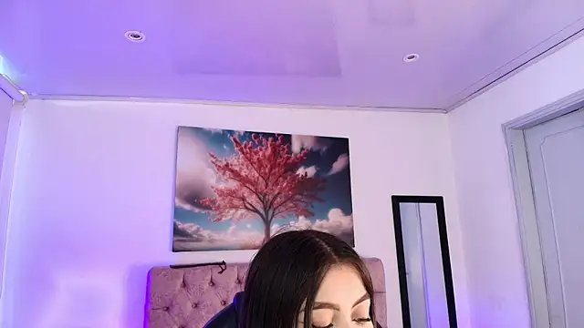 Julianaa Castro  online show from 11/29/25, 11:35