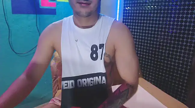 Snapshot of xxxxhotxoxo chatting on 12/15/24, 06:37 xxxxhotxoxo online show from 12/15/24, 06:37