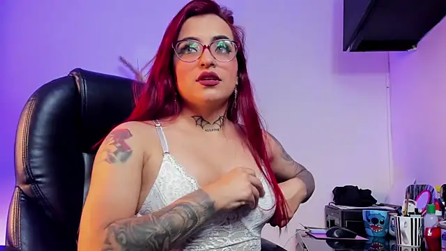 Snapshot of valeriee_millerr_ chatting on 03/21/25, 07:35 valeriee millerr  online show from 03/21/25, 07:35
