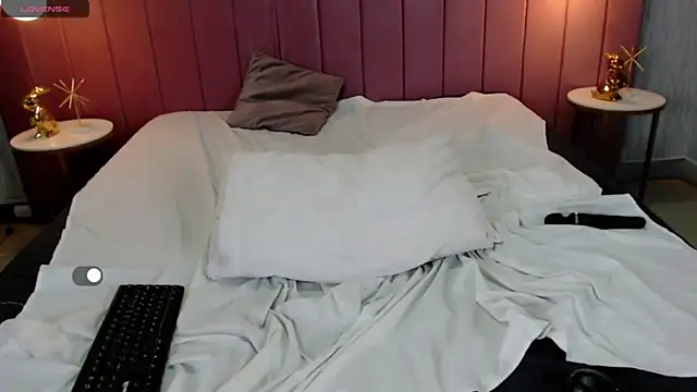 Snapshot of valeriee_millerr_ chatting on 10/21/25, 02:29 valeriee millerr  online show from 10/21/25, 02:29