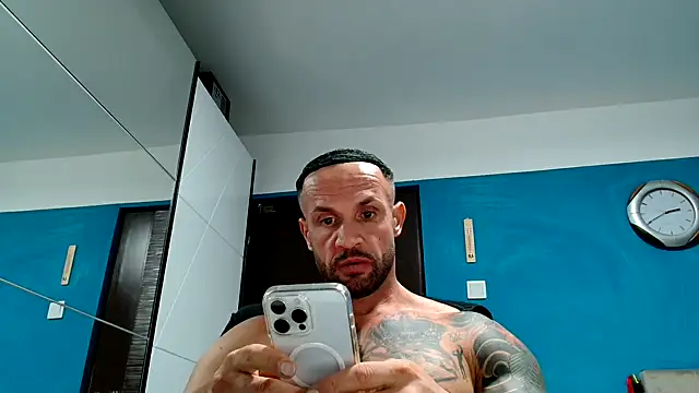 Magnificmuscles89 online show from 10/01/25, 11:44