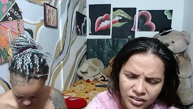 manzanahot9 online show from 11/17/25, 05:41