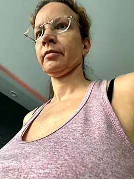 Snapshot of AnnikaRose chatting on 09/23/25, 05:43 AnnikaRose online show from 09/23/25, 05:43