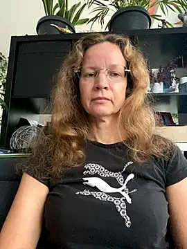 Snapshot of AnnikaRose chatting on 11/04/25, 06:56 AnnikaRose online show from 11/04/25, 06:56