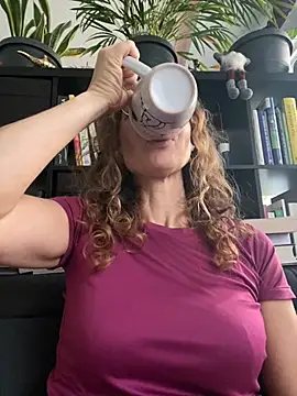 Snapshot of AnnikaRose chatting on 11/07/25, 06:46 AnnikaRose online show from 11/07/25, 06:46