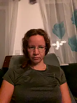 Snapshot of AnnikaRose chatting on 11/19/25, 06:46 AnnikaRose online show from 11/19/25, 06:46