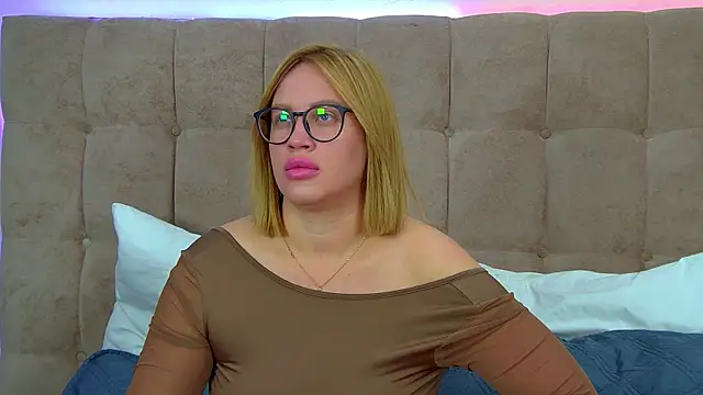 Snapshot of MariaNeumann chatting on 09/28/25, 06:46 MariaNeumann online show from 09/28/25, 06:46