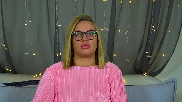 MariaNeumann online show from 11/30/25, 06:23