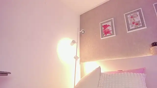 Snapshot of roxannegomez chatting on 11/07/25, 01:33 roxannegomez online show from 11/07/25, 01:33