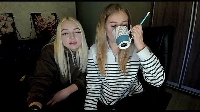  NigoNika online show from 10/24/25, 08:27