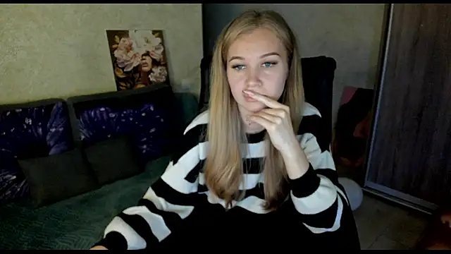  NigoNika online show from 11/16/25, 12:44