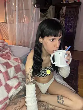 giuli zerozero online show from 10/28/25, 02:09