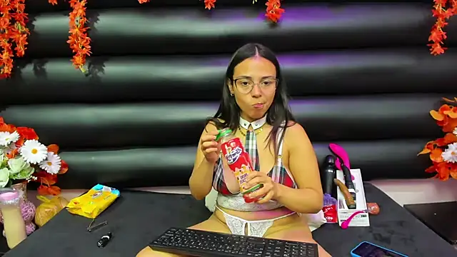 Snapshot of ValerySweety chatting on 09/28/25, 03:23 ValerySweety online show from 09/28/25, 03:23