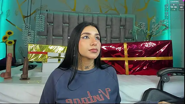 Snapshot of Leiaa_ chatting on 12/19/24, 05:40 Leiaa online show from 12/19/24, 05:40