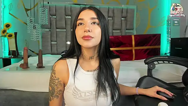 Snapshot of Leiaa_ chatting on 12/27/24, 05:31 Leiaa online show from 12/27/24, 05:31