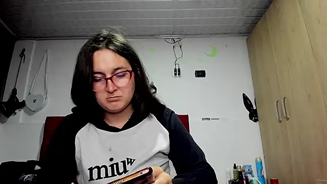 Sweet-Suck69 online show from 01/02/25, 12:55