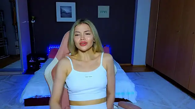 EmmyMills online show from 03/09/25, 01:04