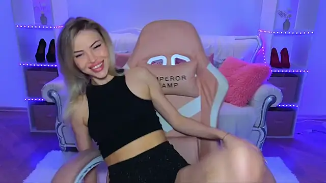 EmmyMills online show from 10/17/25, 09:06