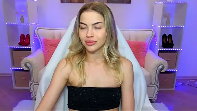 EmmyMills online show from 12/02/25, 08:04