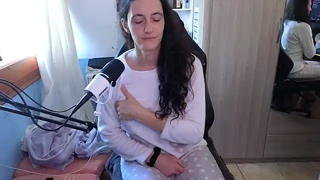 MemiKouki online show from 09/25/25, 02:32