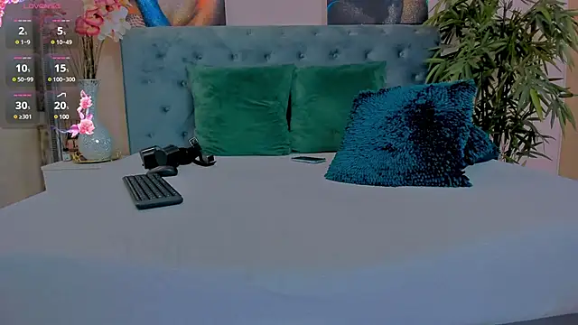 MichelleReys online show from 01/28/25, 03:25