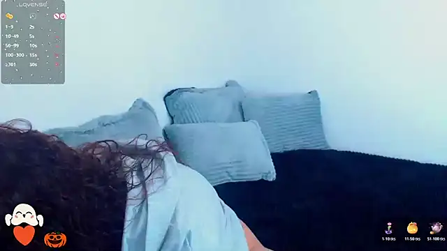 Snapshot of SharonR1 chatting on 10/19/25, 03:01 SharonR1 online show from 10/19/25, 03:01