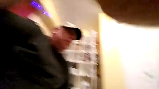 Snapshot of Mic_Oxinner chatting on 11/01/25, 10:28 Mic Oxinner online show from 11/01/25, 10:28