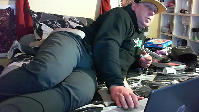 Snapshot of Mic_Oxinner chatting on 11/03/25, 10:49 Mic Oxinner online show from 11/03/25, 10:49