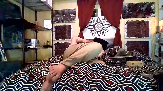 Snapshot of Mic_Oxinner chatting on 11/16/25, 06:41 Mic Oxinner online show from 11/16/25, 06:41