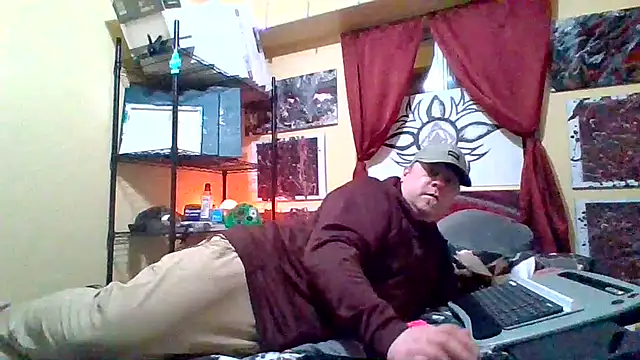 Snapshot of Mic_Oxinner chatting on 11/21/25, 05:50 Mic Oxinner online show from 11/21/25, 05:50