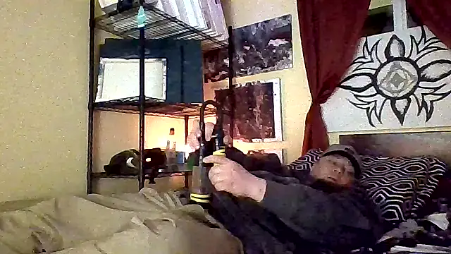 Snapshot of Mic_Oxinner chatting on 11/22/25, 08:13 Mic Oxinner online show from 11/22/25, 08:13