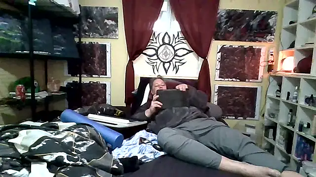 Snapshot of Mic_Oxinner chatting on 11/24/25, 08:30 Mic Oxinner online show from 11/24/25, 08:30