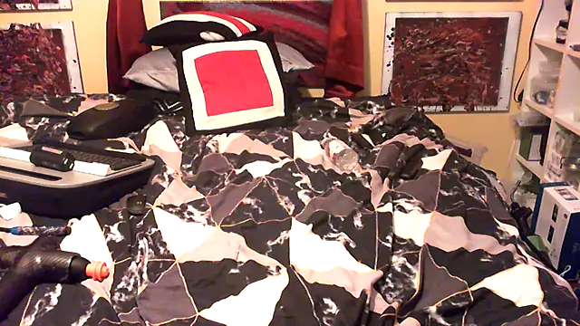 Snapshot of Mic_Oxinner chatting on 12/04/25, 07:39 Mic Oxinner online show from 12/04/25, 07:39