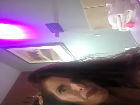 Snapshot of Avaivory chatting on 10/21/25, 05:30 Avaivory online show from 10/21/25, 05:30