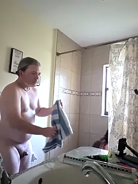 Snapshot of Avaivory chatting on 10/31/25, 12:39 Avaivory online show from 10/31/25, 12:39